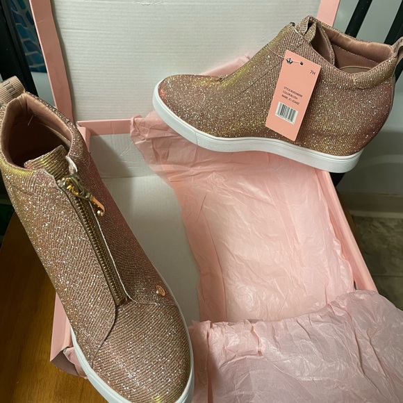 Juicy couture, wedge sneaker size 7.5 - Picture 15 of 16